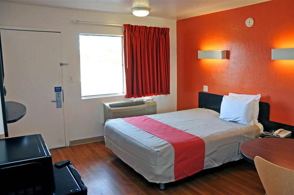Rodeway Inn Montgomery Bilik gambar