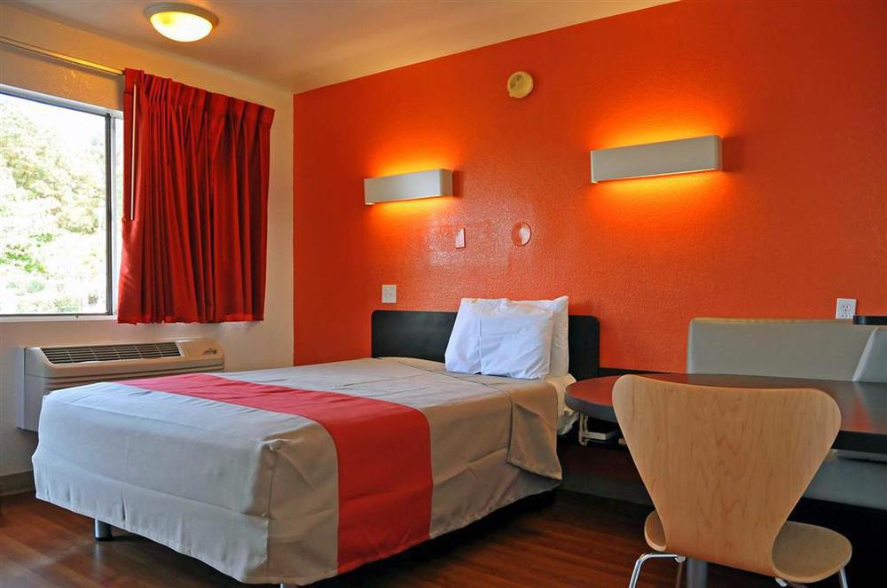 Rodeway Inn Montgomery Bilik gambar