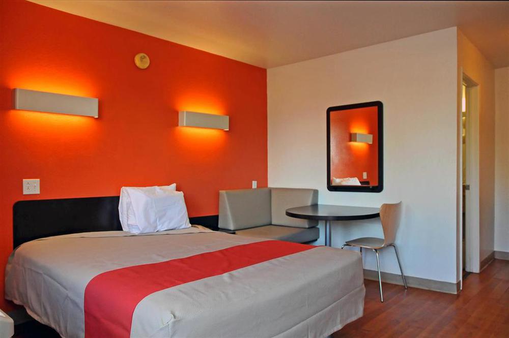 Rodeway Inn Montgomery Bilik gambar
